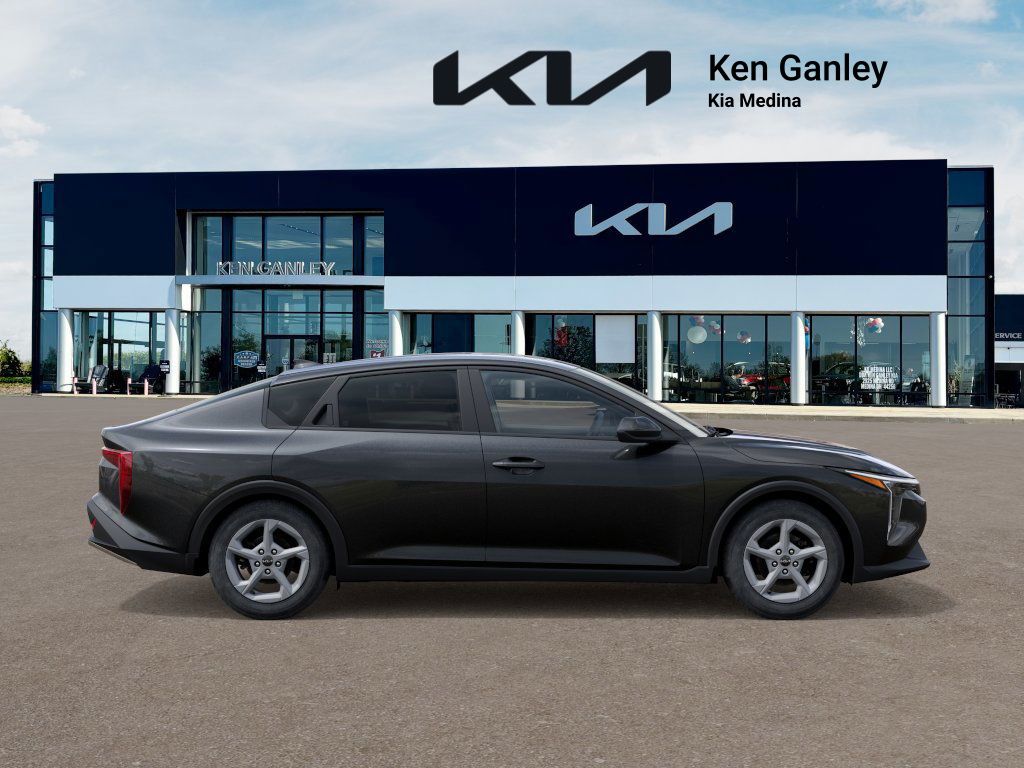 2025 Kia K4 LXS photo 7