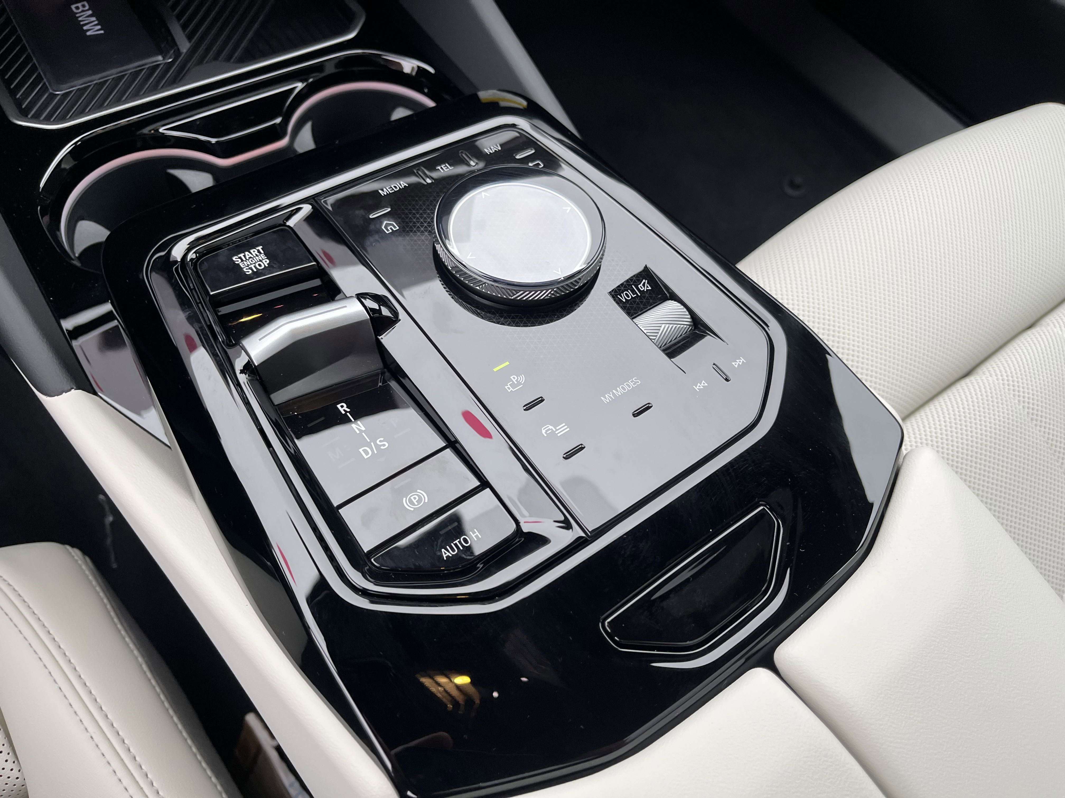 2026 Bmw 550e 550e xDrive photo 3