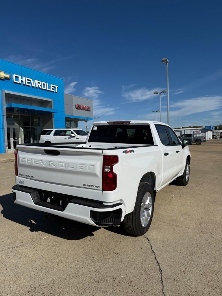2026 Chevrolet Silverado 1500 Custom photo 2