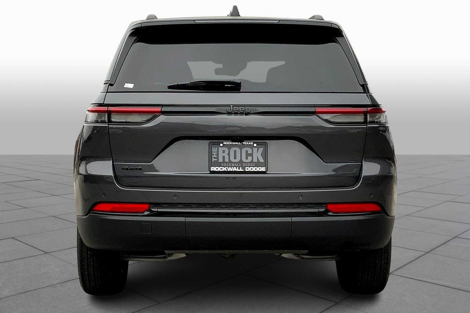2025 Jeep Grand Cherokee Altitude photo 4