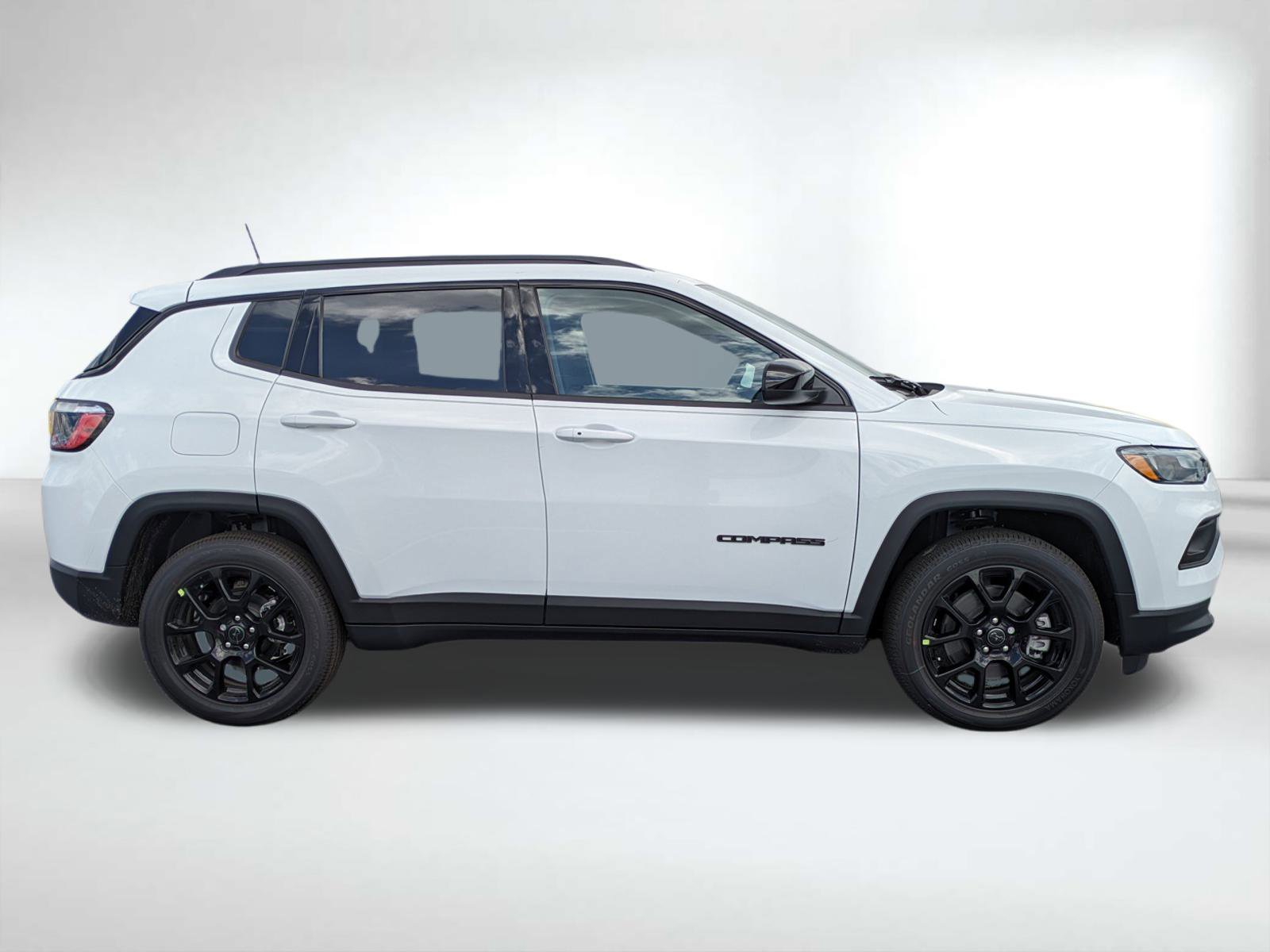 2026 Jeep Compass Latitude photo 2
