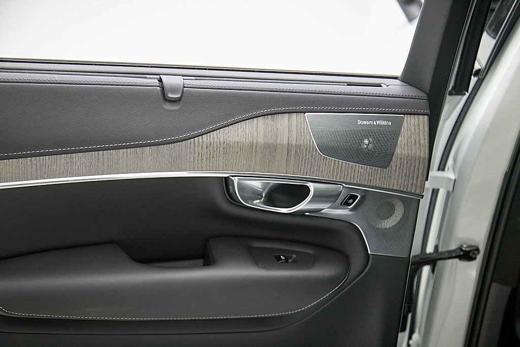 2023 VOLVO XC90 - Image 15