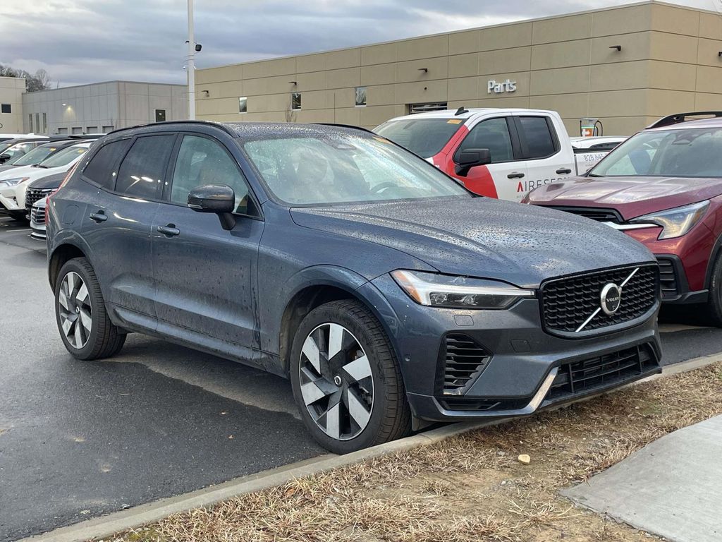 2024 Volvo XC60 Ultimate's photo