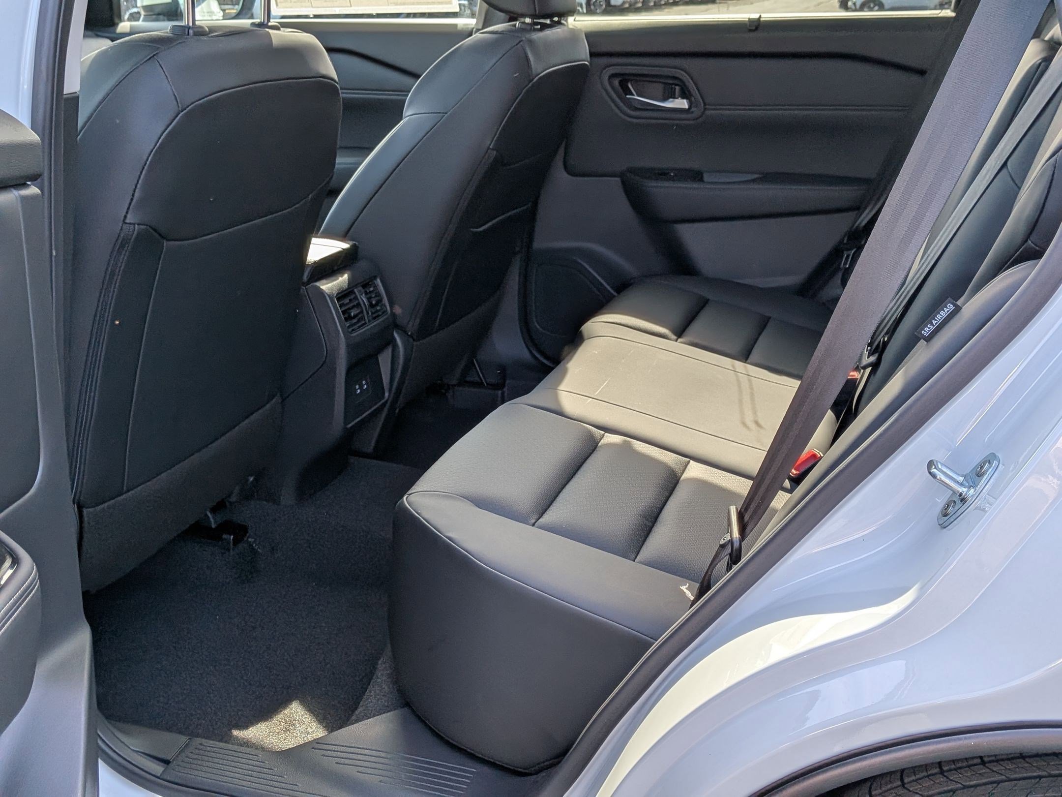 2026 Nissan Rogue SV photo 17