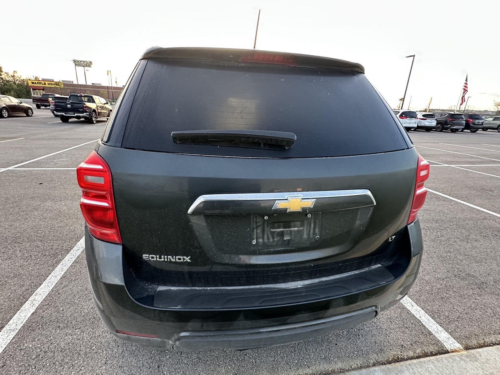 2017 Chevrolet Equinox LT photo 3