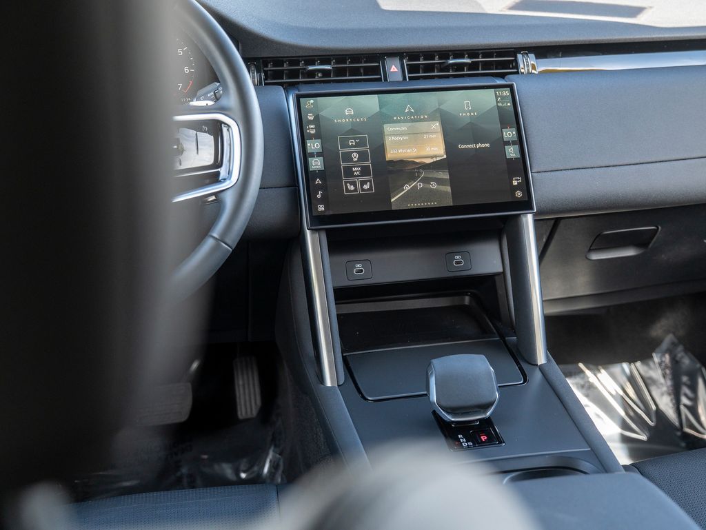 2024 Land Rover Discovery Sport S photo 19