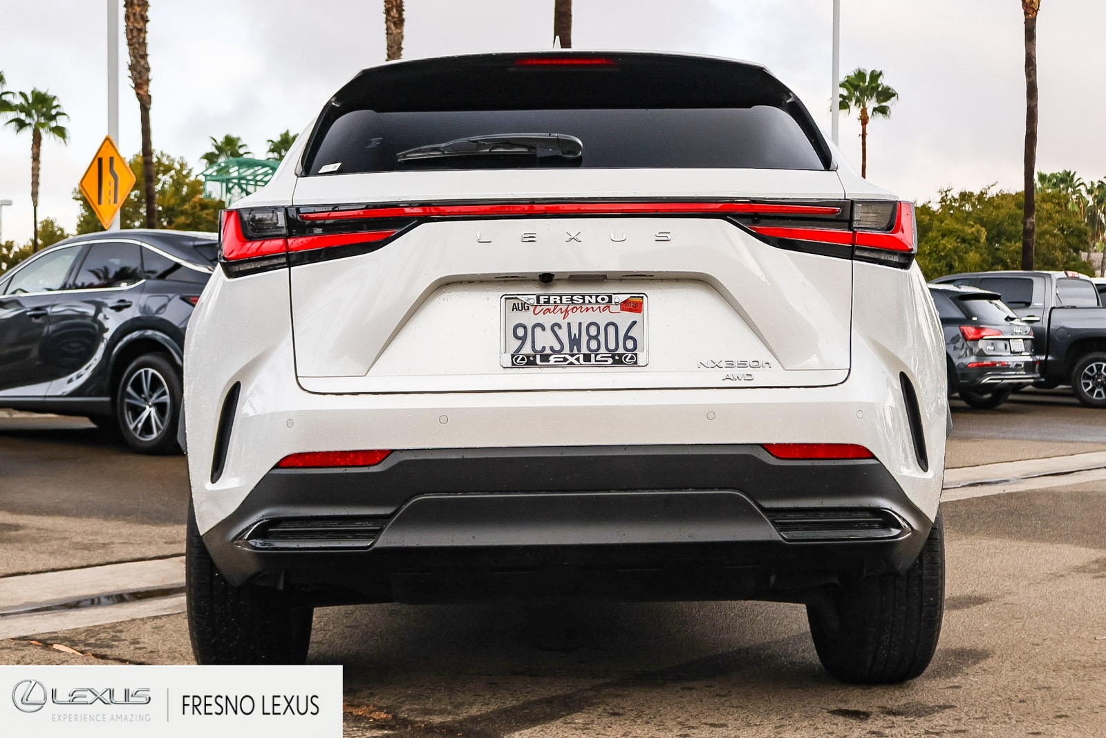 2022 Lexus NX 350h Premium photo 4