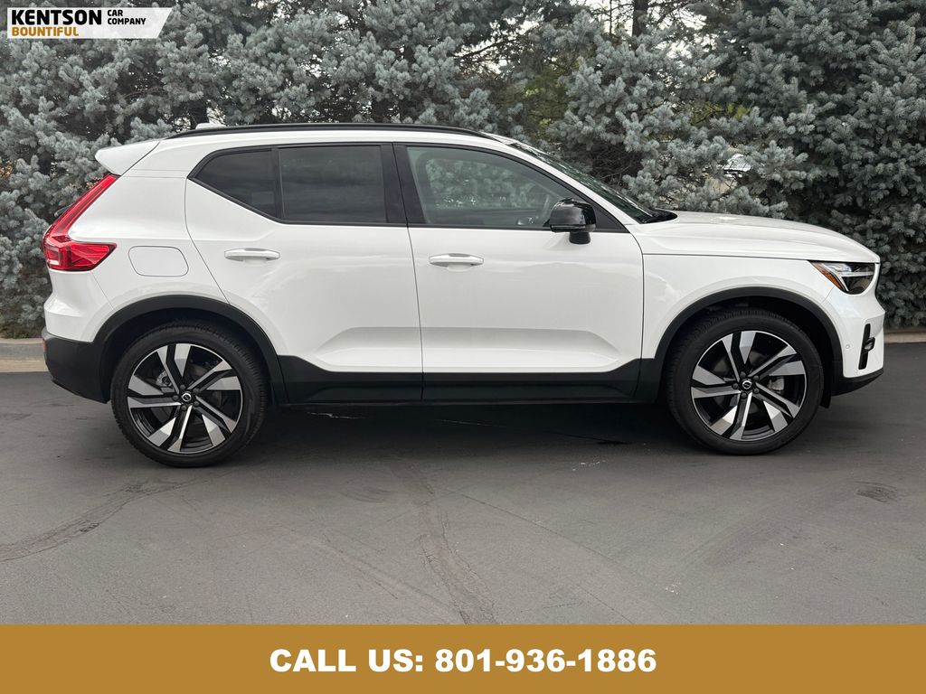 2023 Volvo XC40 AWD Ultimate photo 8