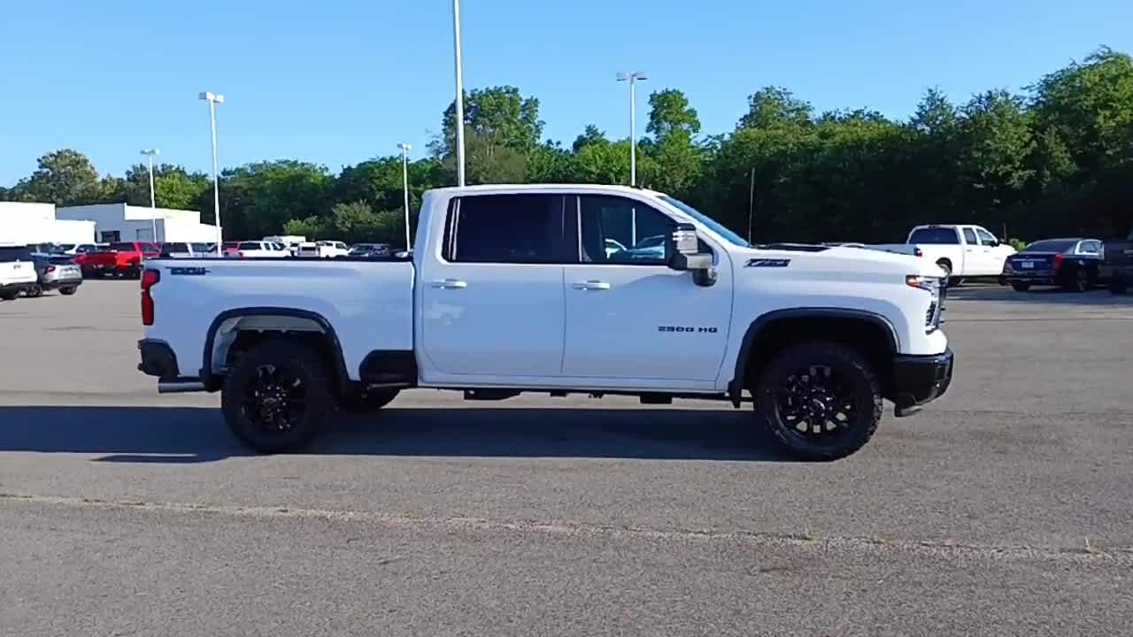 2025 Chevrolet Silverado 2500HD LT photo 9