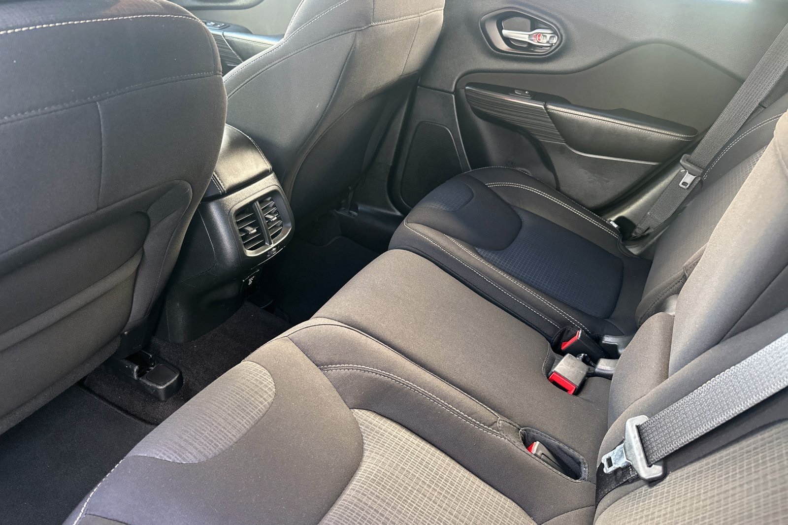 2016 Jeep Cherokee Latitude photo 11