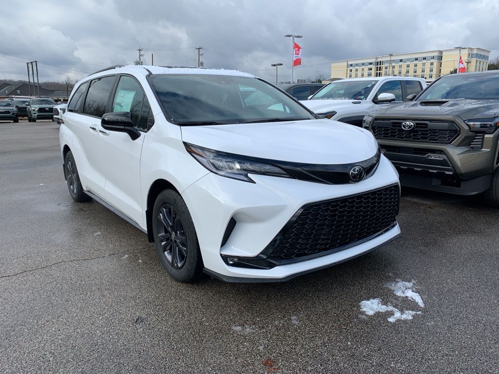 2026 Toyota Sienna XSE's photo