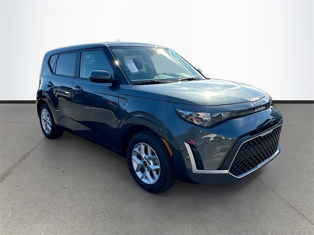 2025 Kia Soul LX's photo