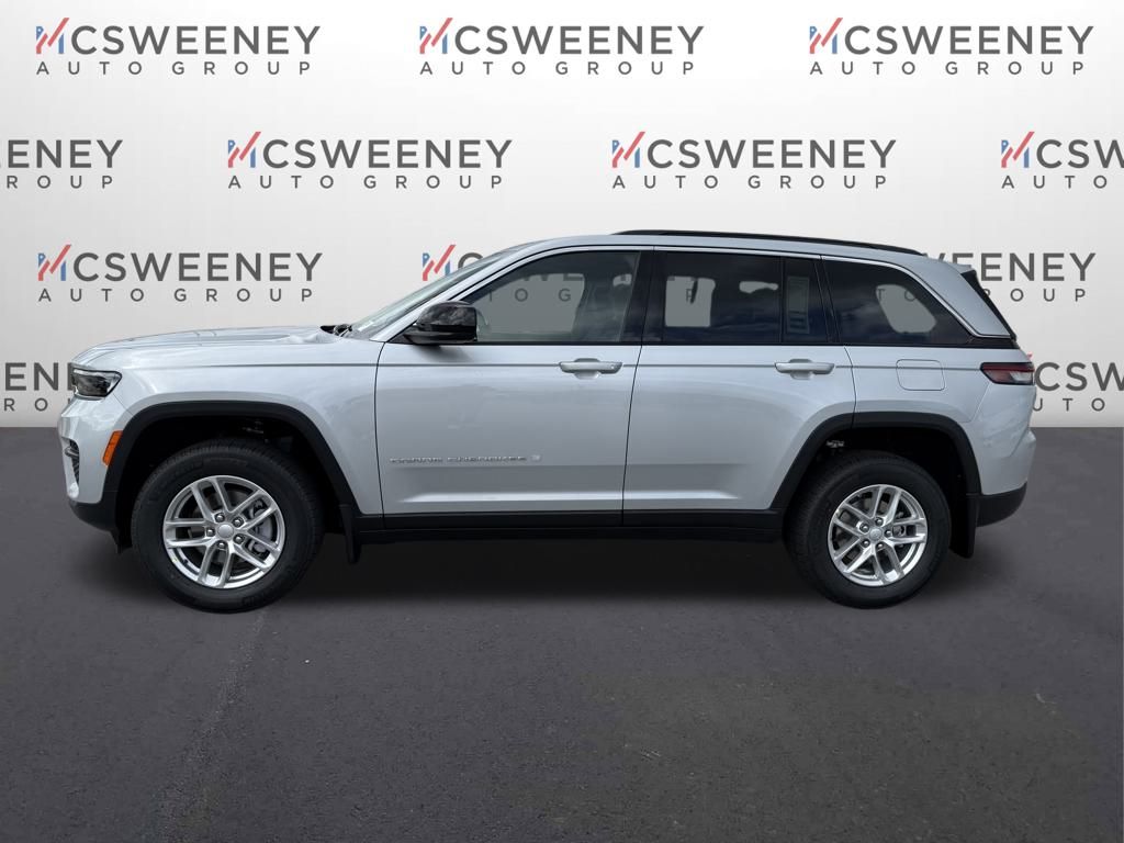 2025 Jeep Grand Cherokee Laredo X photo 2