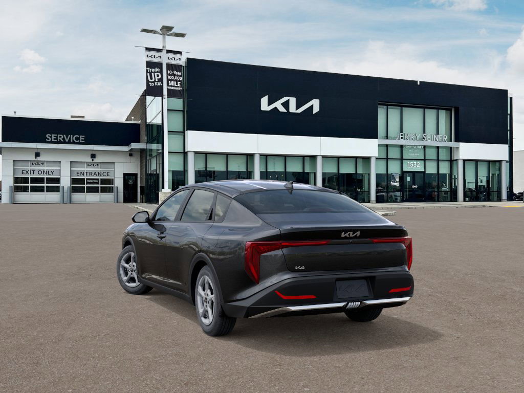 2025 Kia K4 LXS photo 2