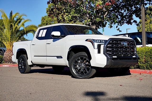 2023 Toyota Tundra Platinum's photo