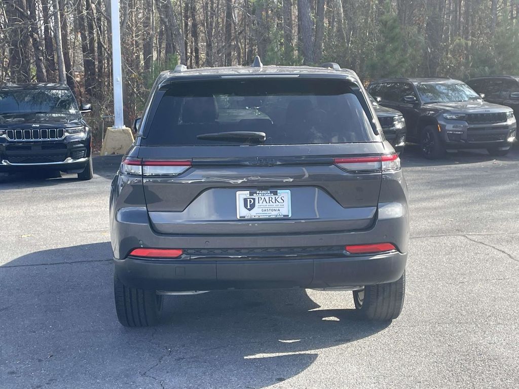 2025 Jeep Grand Cherokee Altitude X photo 3