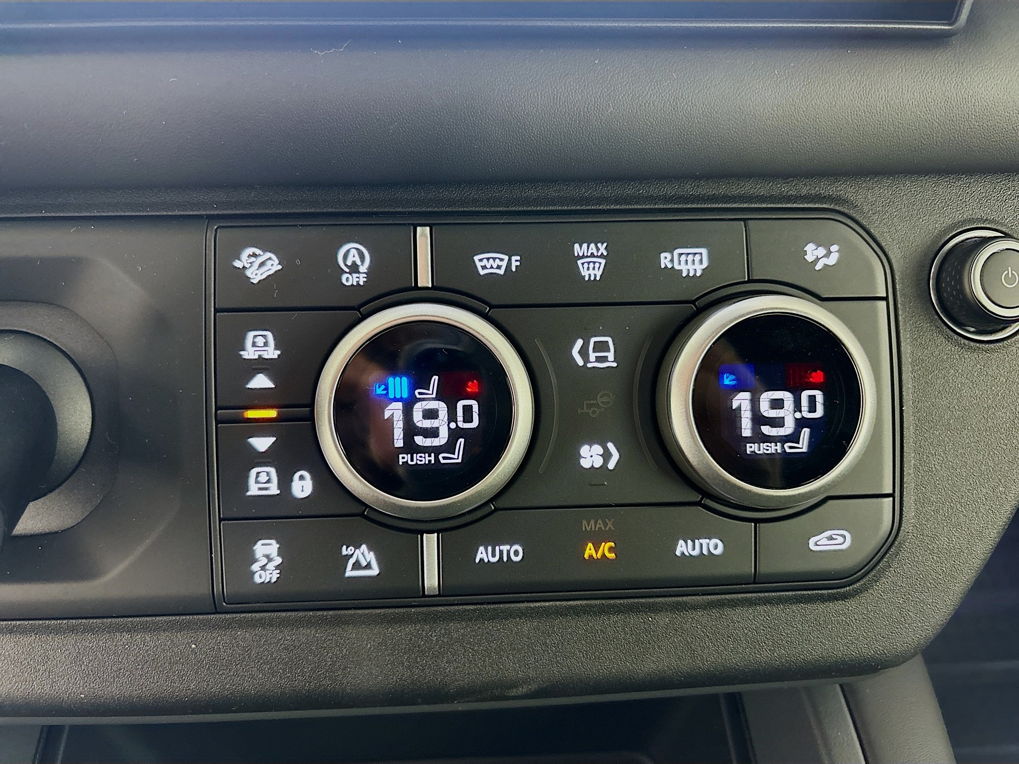 2025 Land Rover Defender 130 S photo 18