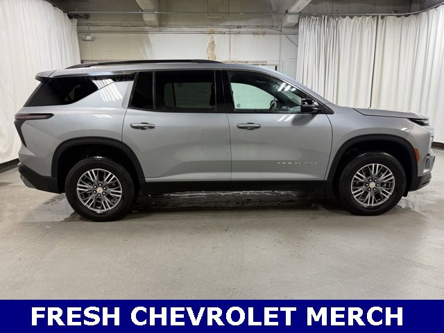 2025 Chevrolet Traverse photo 2