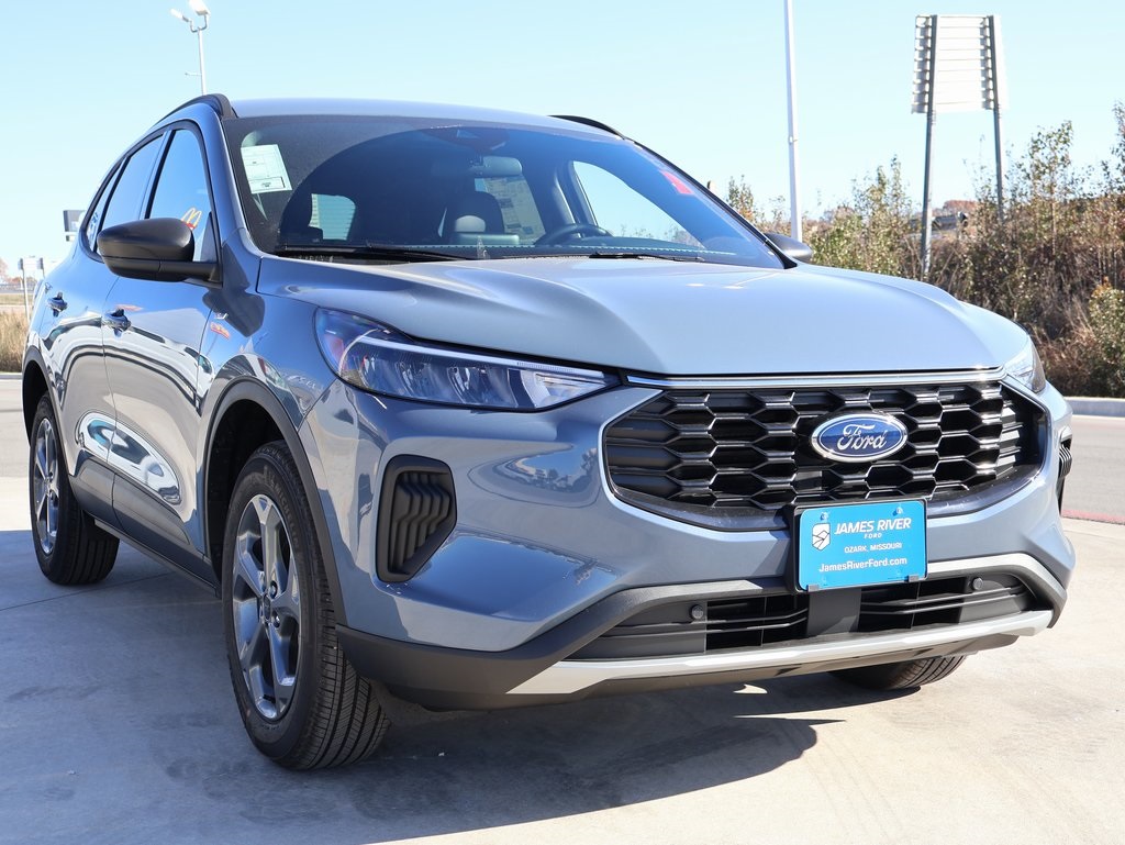 2026 Ford Escape ST-Line photo 4