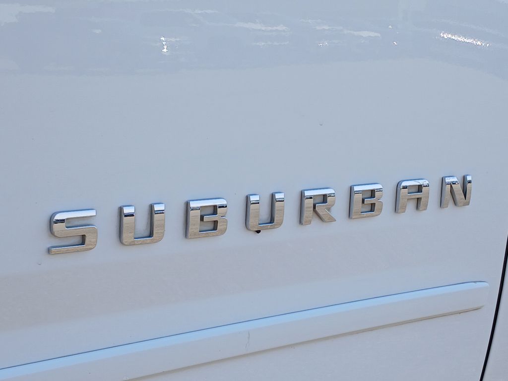 2018 Chevrolet Suburban LT photo 32