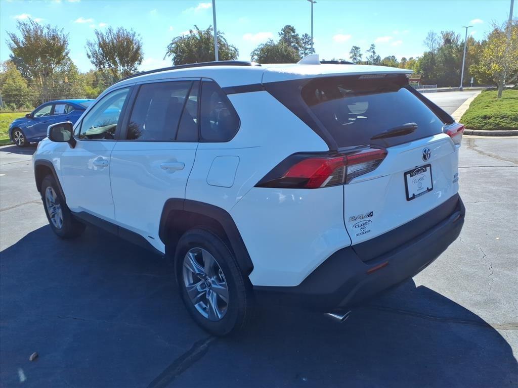 2022 Toyota RAV4 XLE photo 2