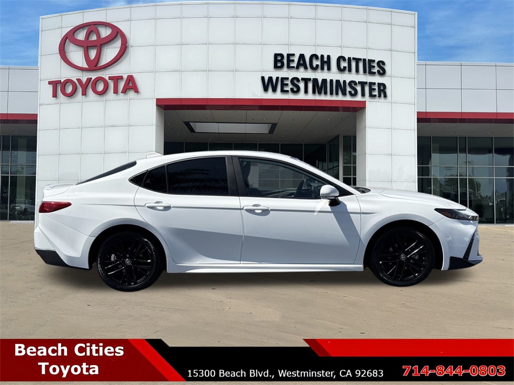 2025 Toyota Camry SE photo 11
