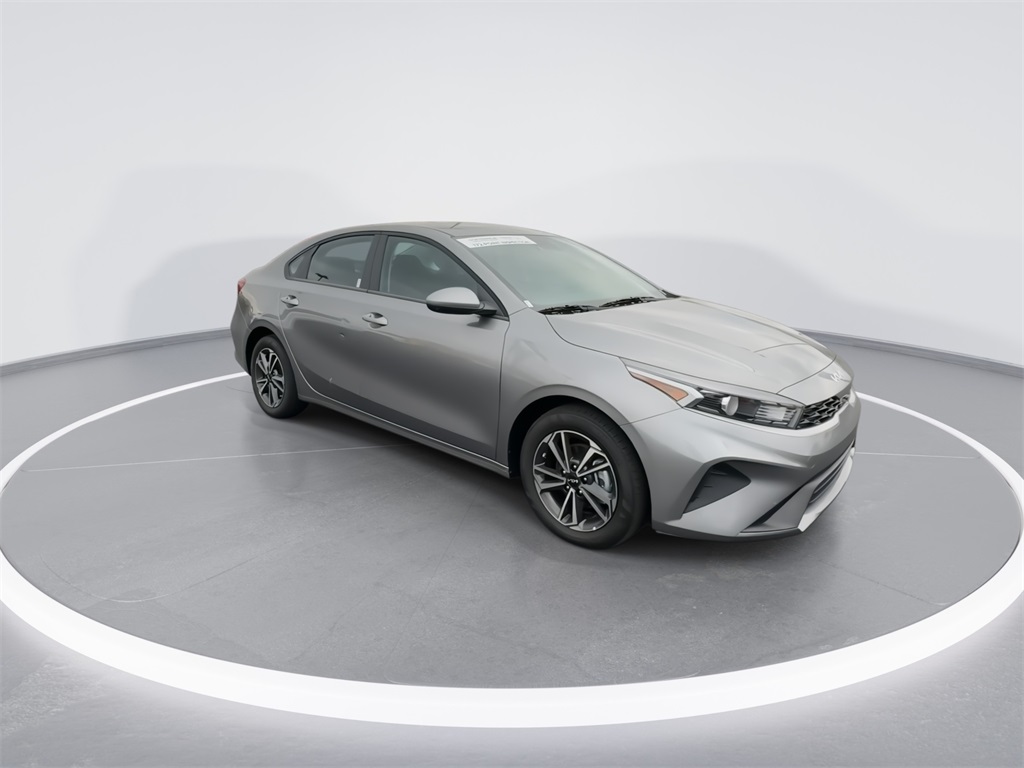 2024 Kia Forte LXS photo 2