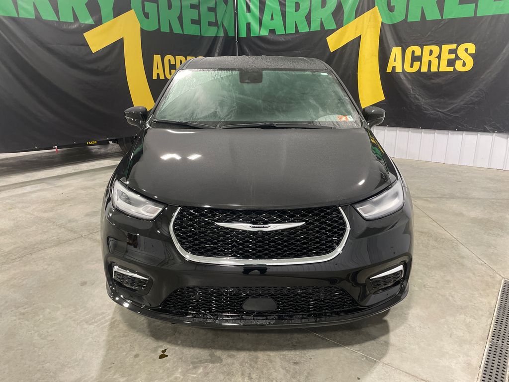 2026 Chrysler Pacifica photo 2