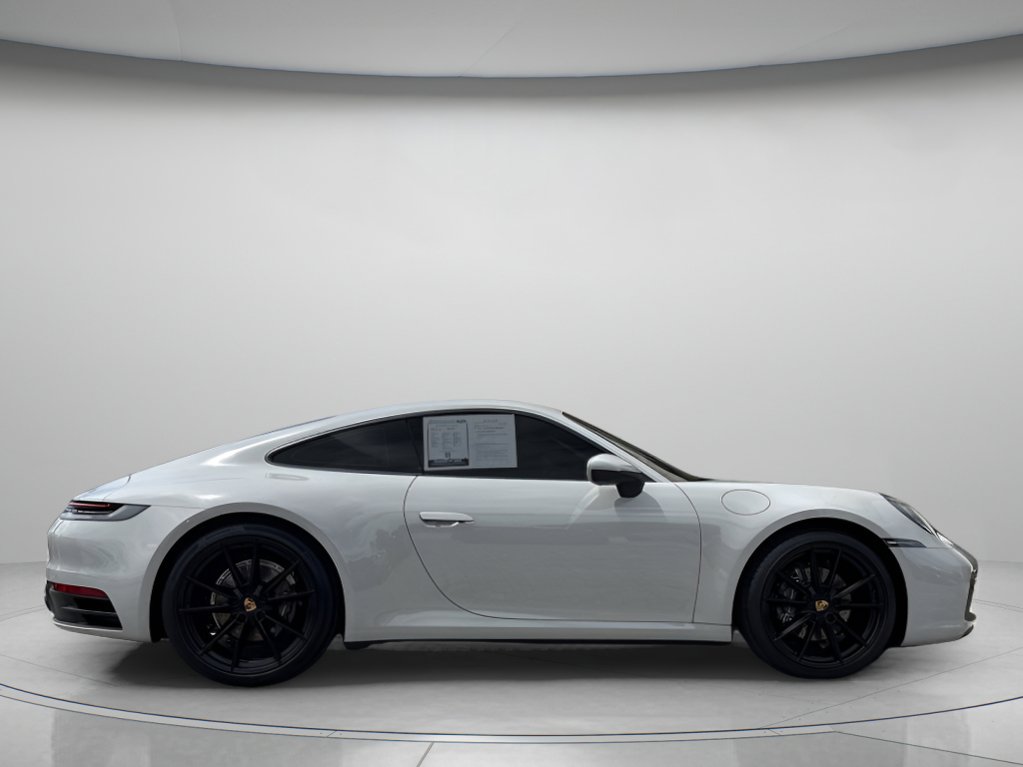 2022 Porsche 911 4 photo 2