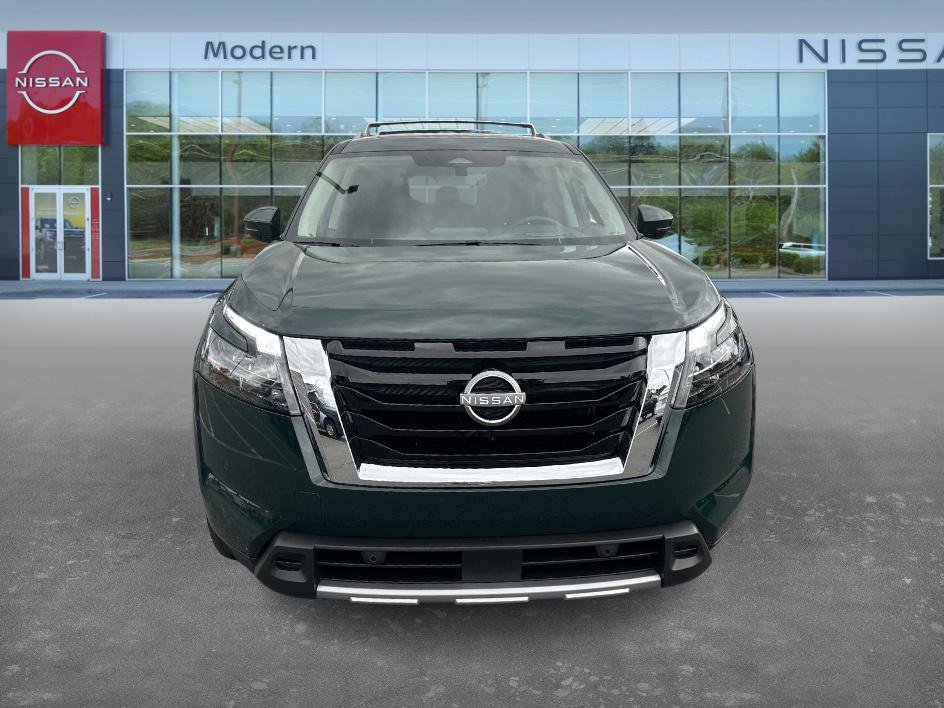 2025 Nissan Pathfinder Platinum photo 2
