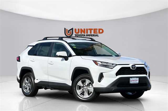 2025 Toyota RAV4 LE's photo