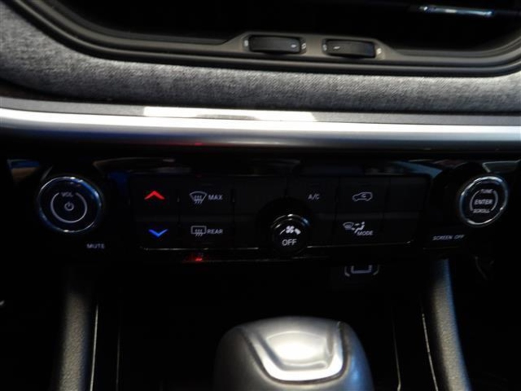 2022 Jeep Compass Latitude Lux photo 32