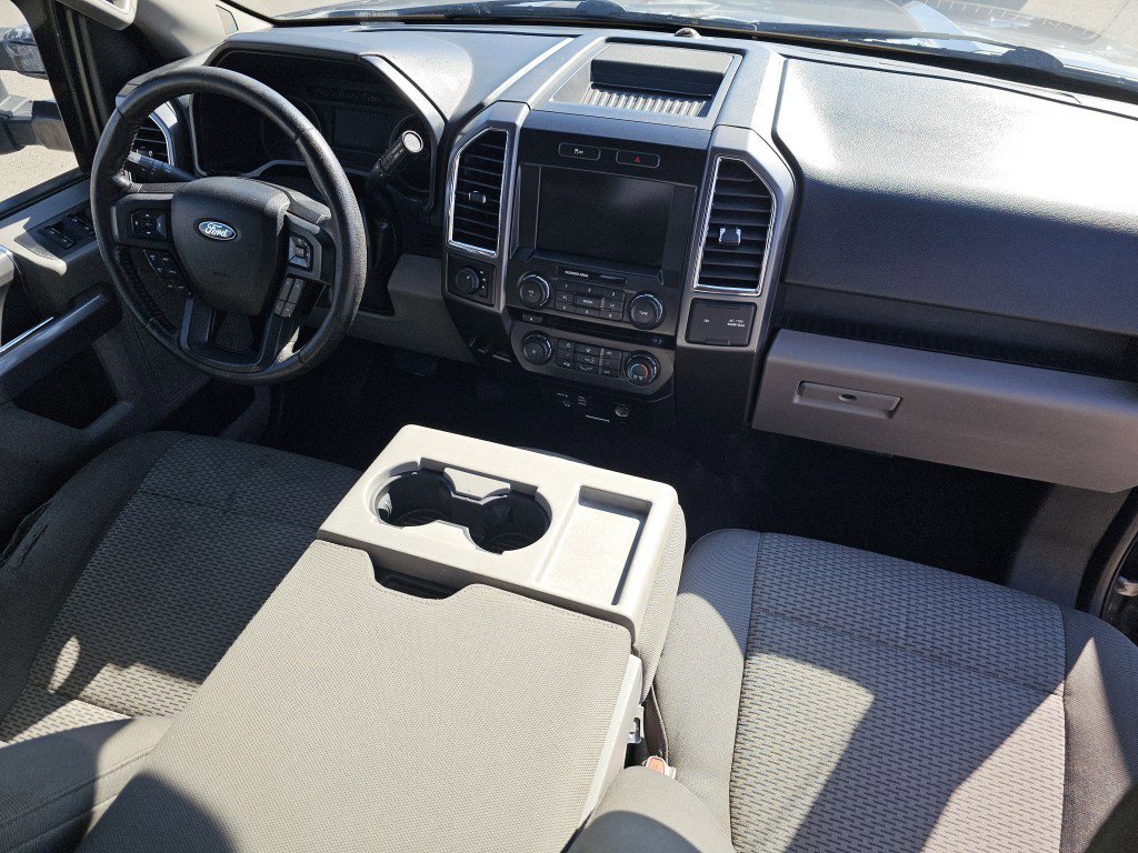 2015 Ford F-150 XLT photo 25