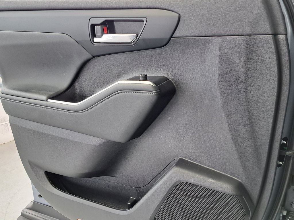 2023 Toyota Highlander L photo 20