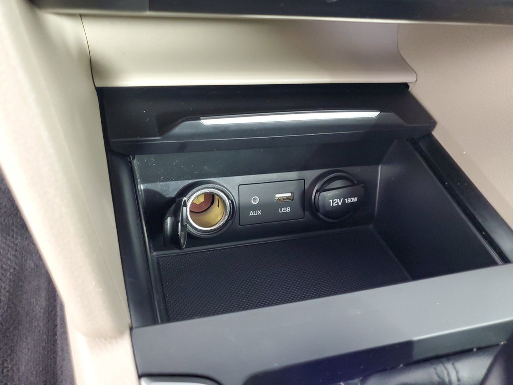 2018 Hyundai Elantra SEL photo 18