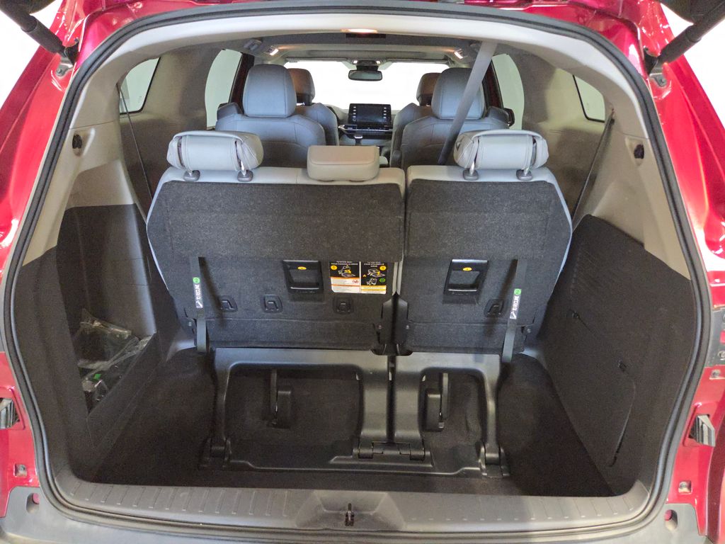 2023 Toyota Sienna XLE photo 20