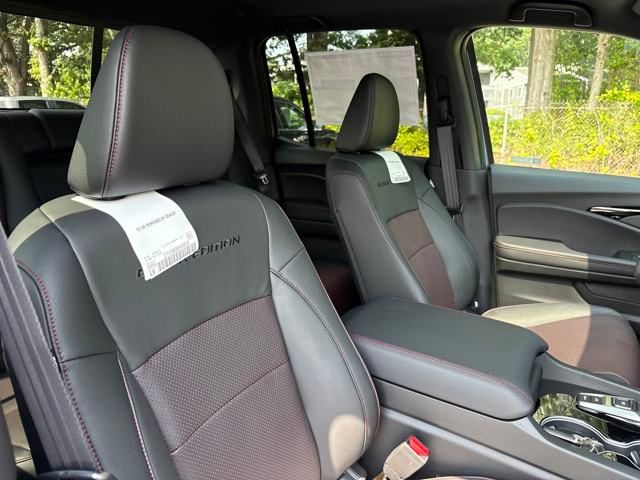 2025 Honda Ridgeline Black Edition photo 22