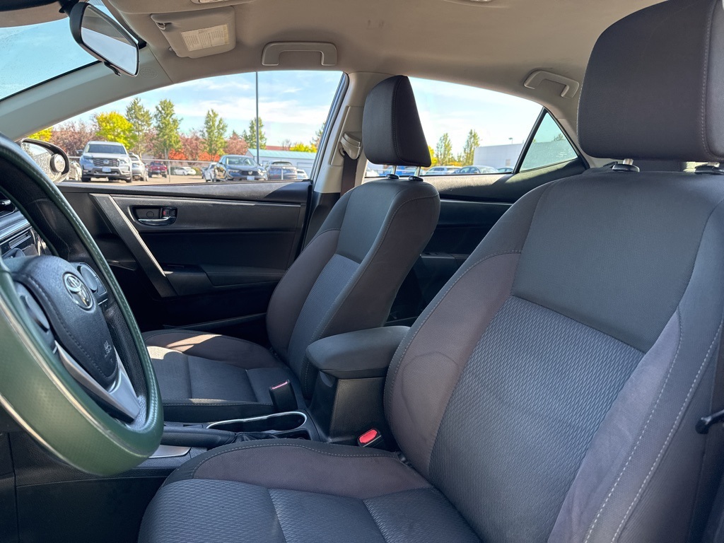 2017 Toyota Corolla LE photo 9