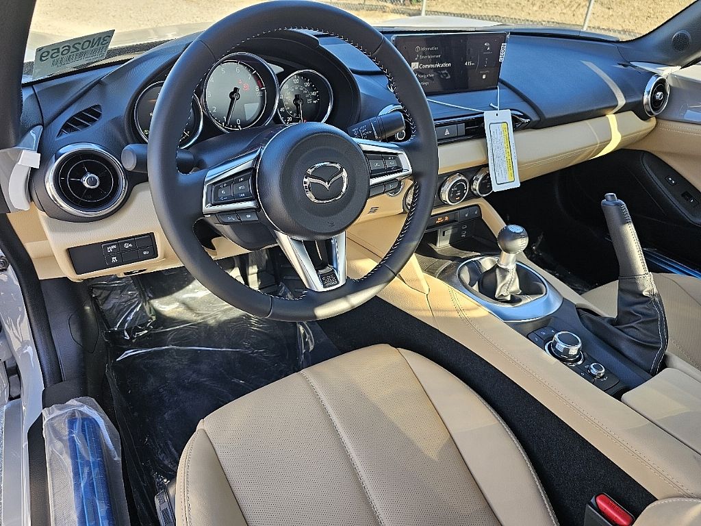 2025 Mazda MX-5 Miata Miata RF Grand Touring photo 17