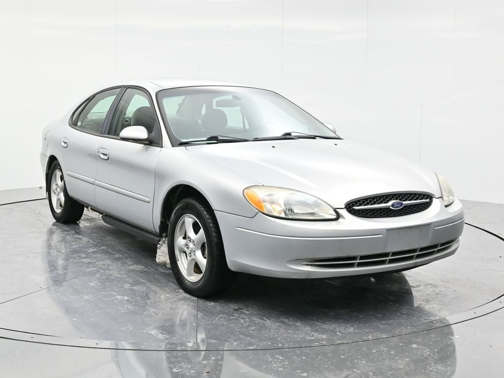 2002 Ford Taurus SE's photo