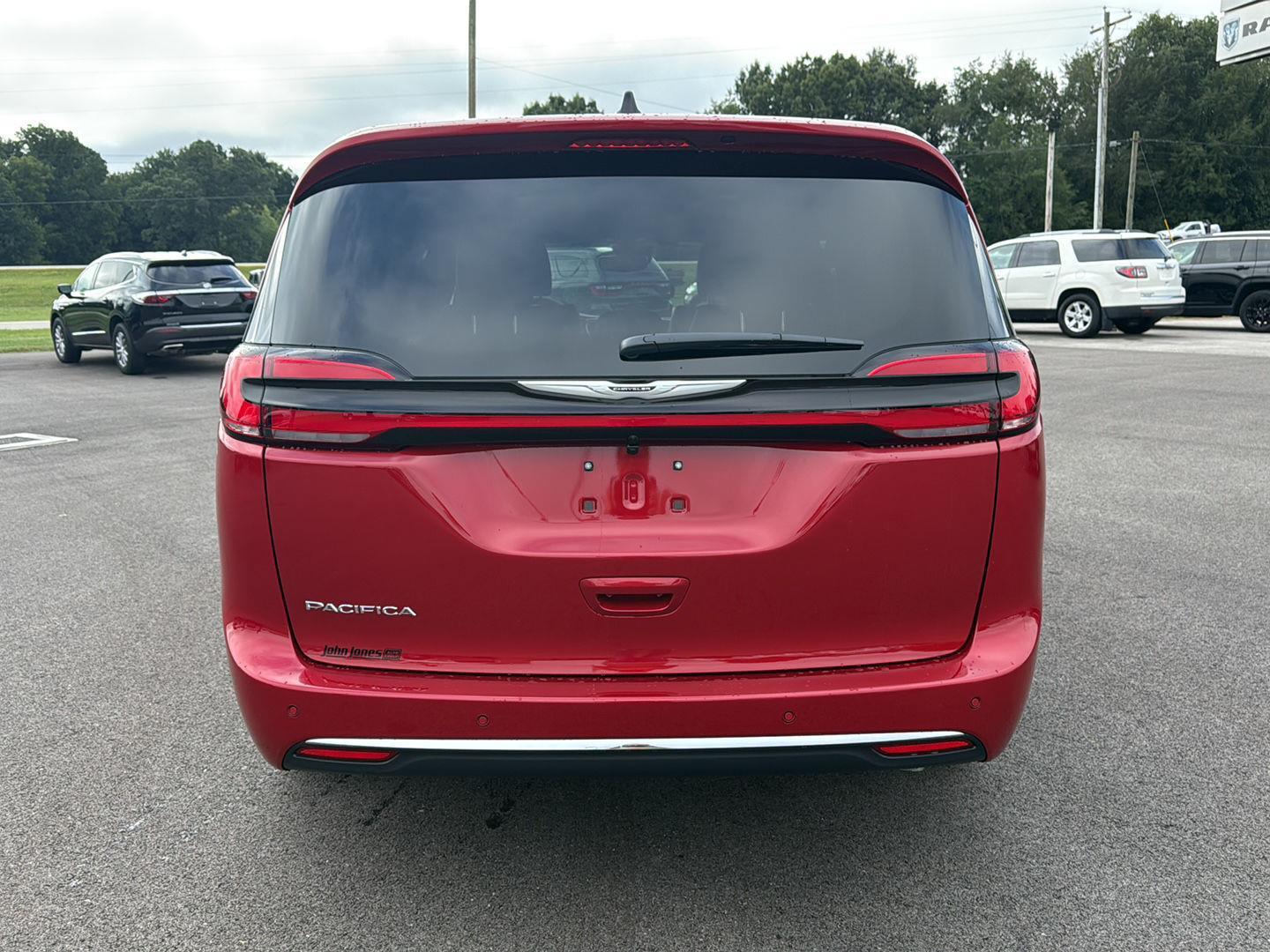 2026 Chrysler Pacifica photo 15