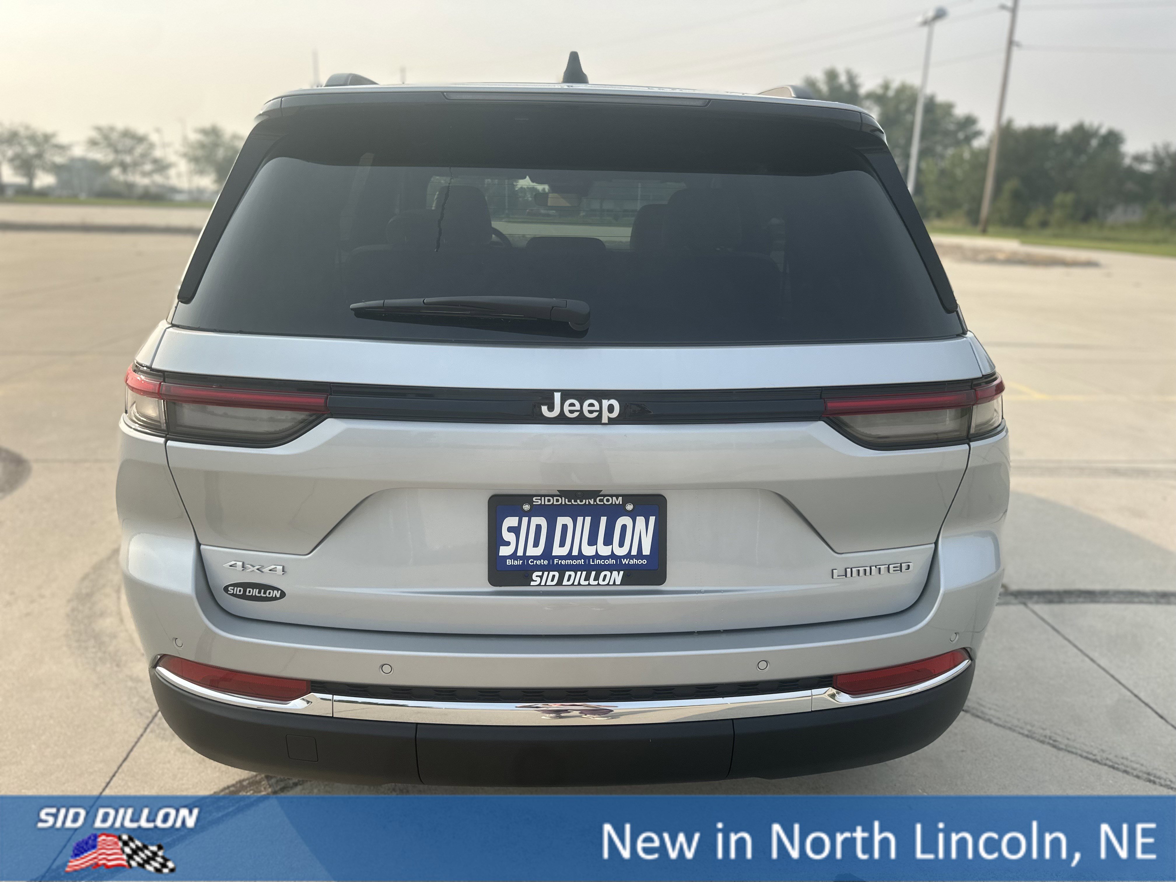 2025 Jeep Grand Cherokee Limited photo 2