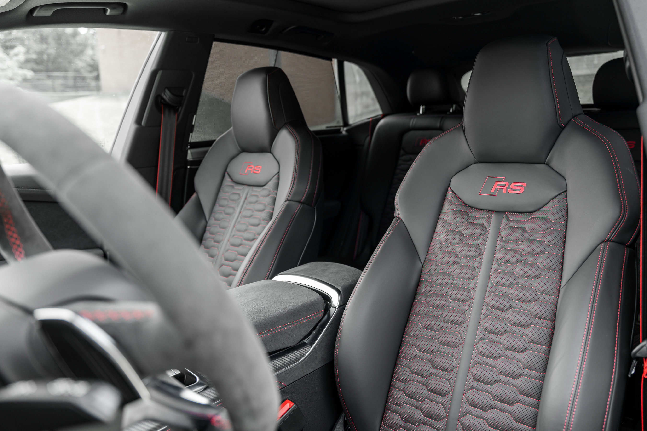 2025 Audi RS Q8 photo 16