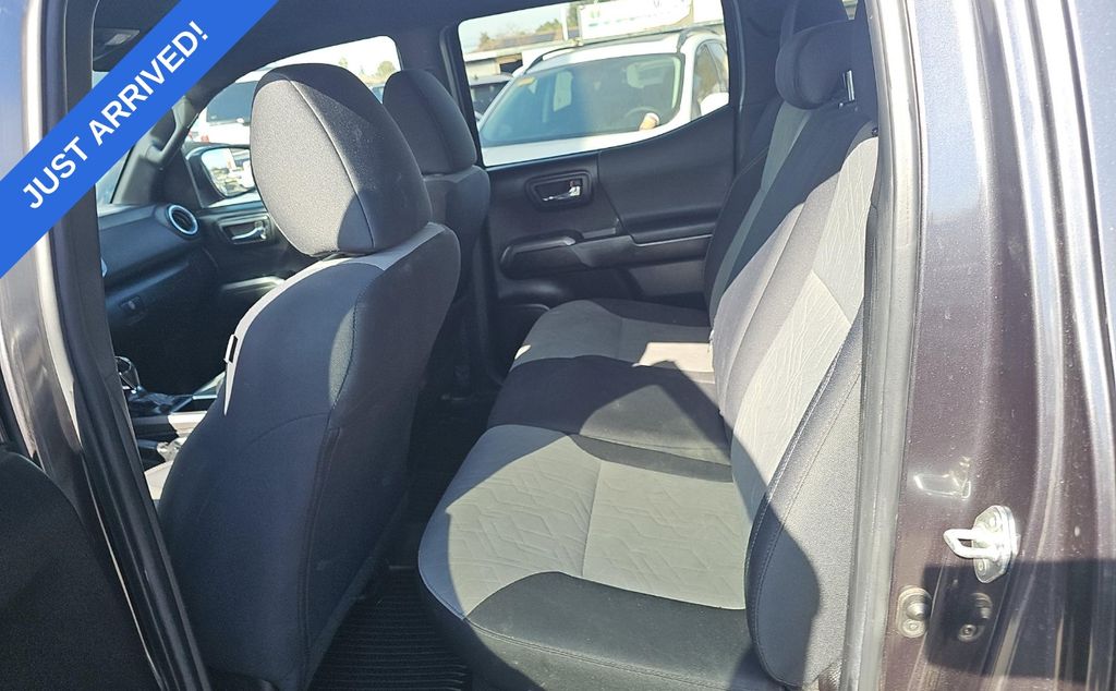 2022 Toyota Tacoma TRD Sport photo 3