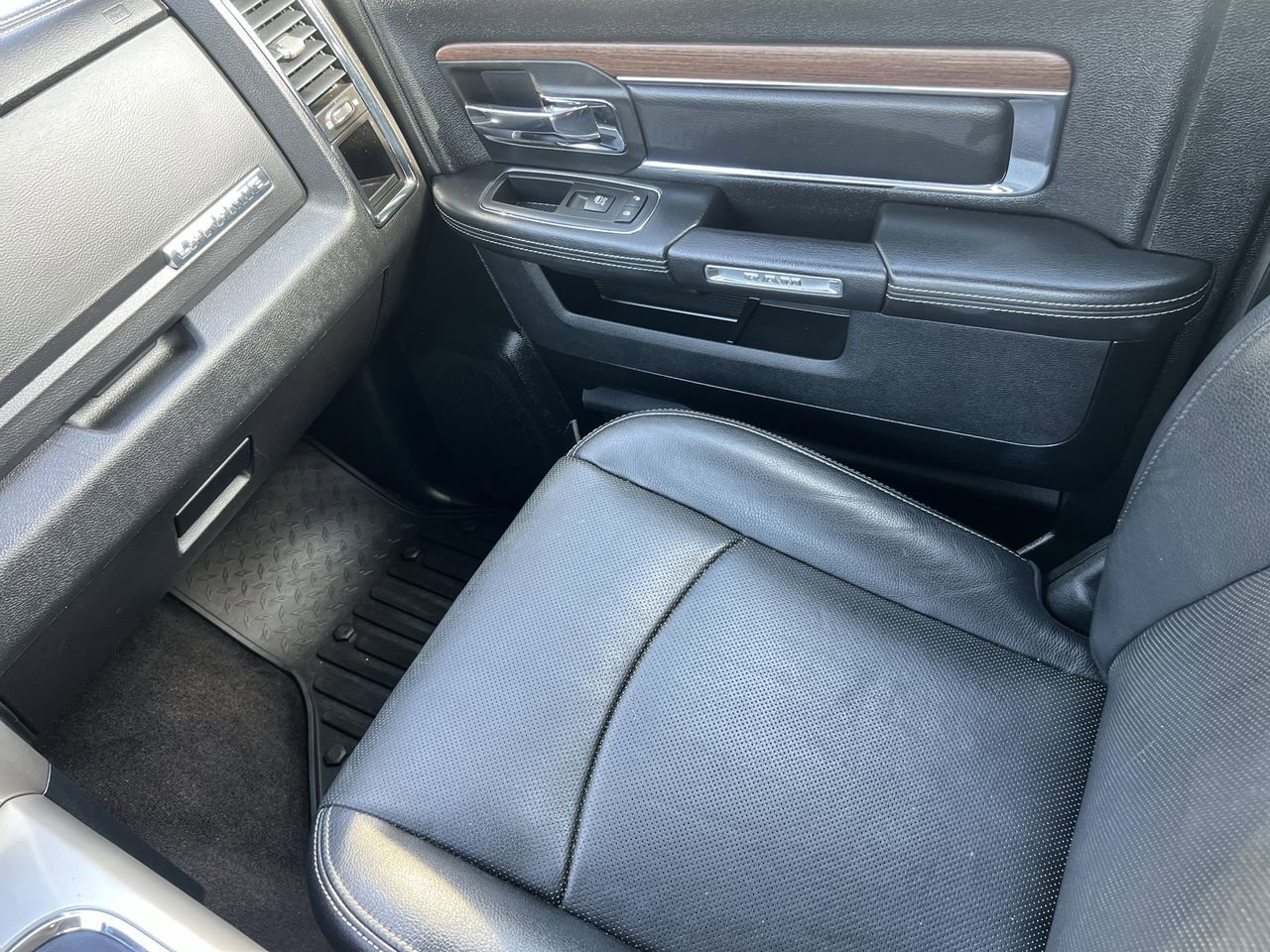 2017 Ram 1500 Laramie photo 10