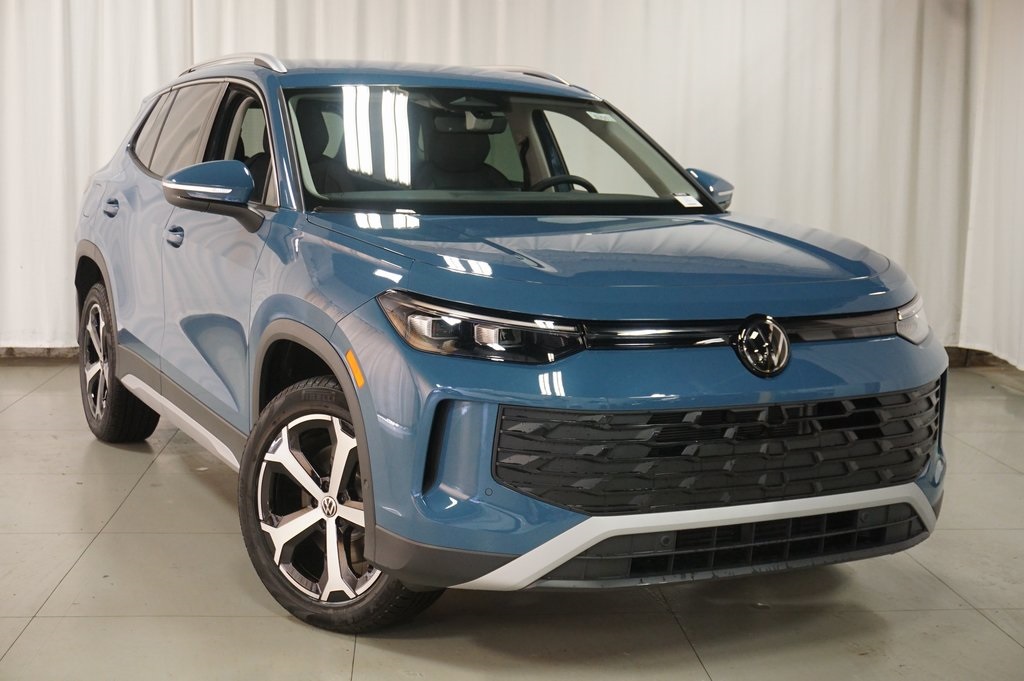 2025 Volkswagen Tiguan SE photo 3