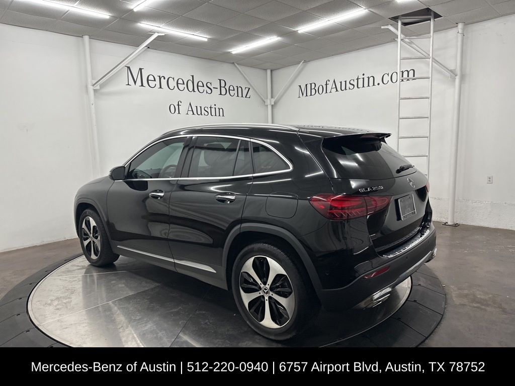 2025 Mercedes Benz GLA 250 photo 2
