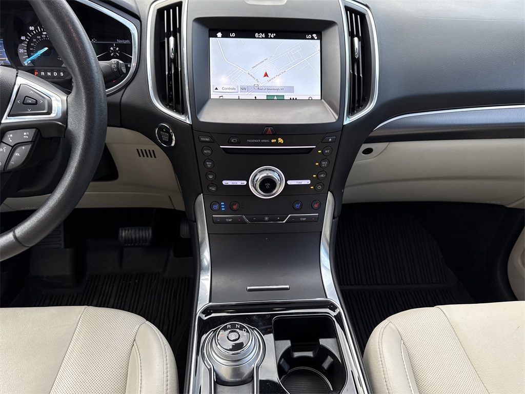 2019 Ford Edge Titanium photo 13