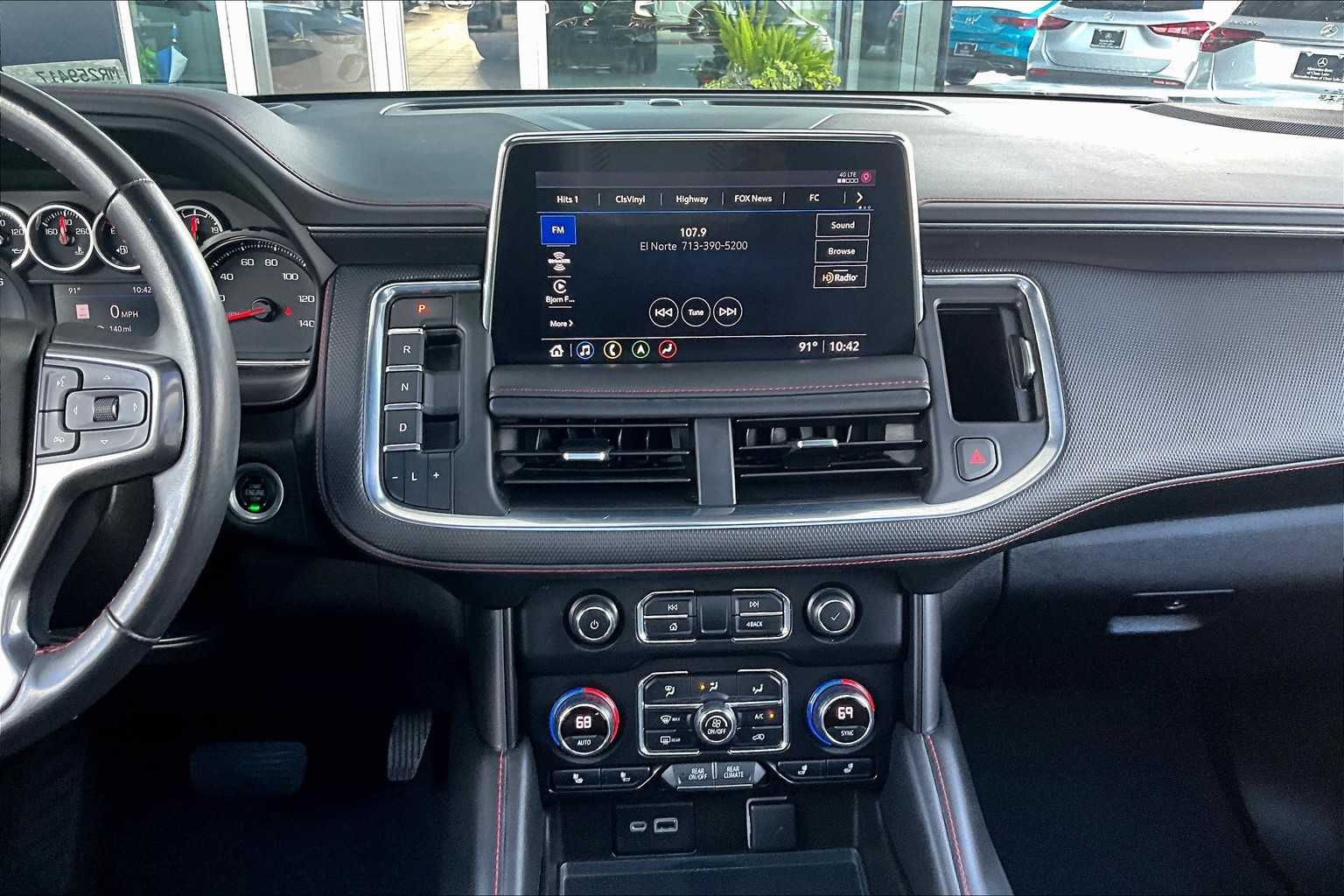2021 Chevrolet Suburban RST photo 6
