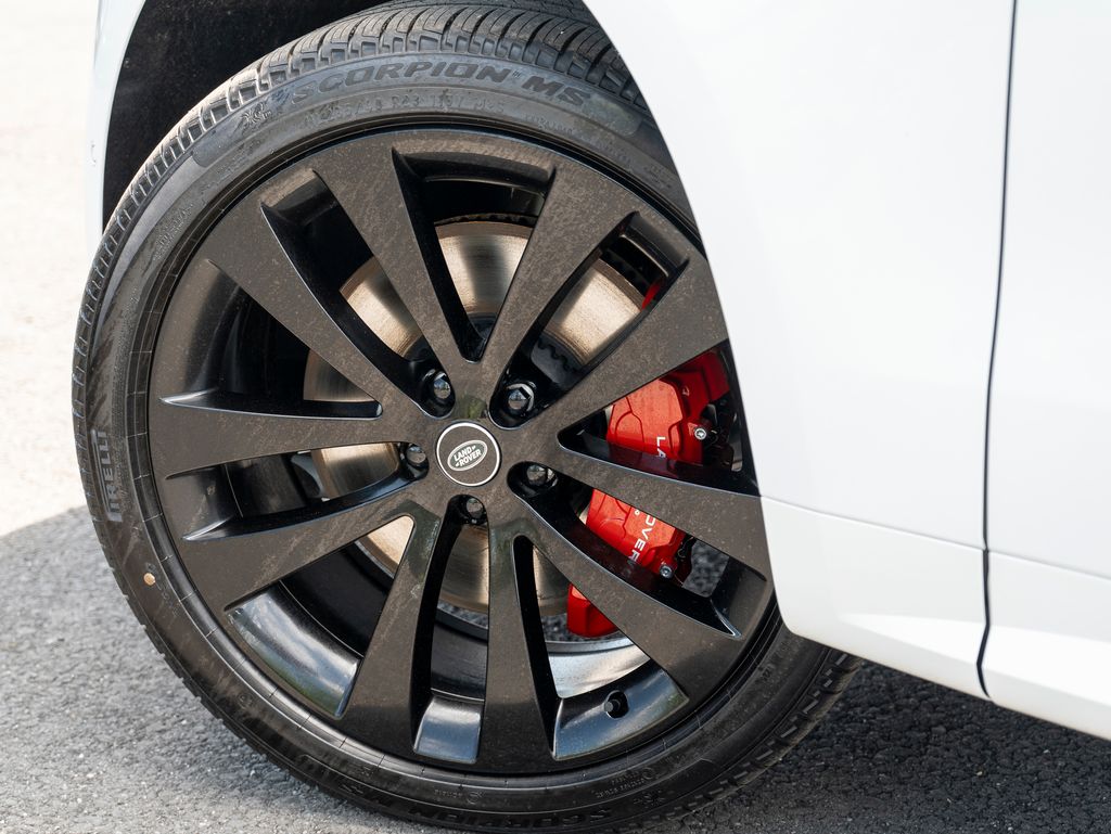 2025 Land Rover Range Rover Sport SE photo 7